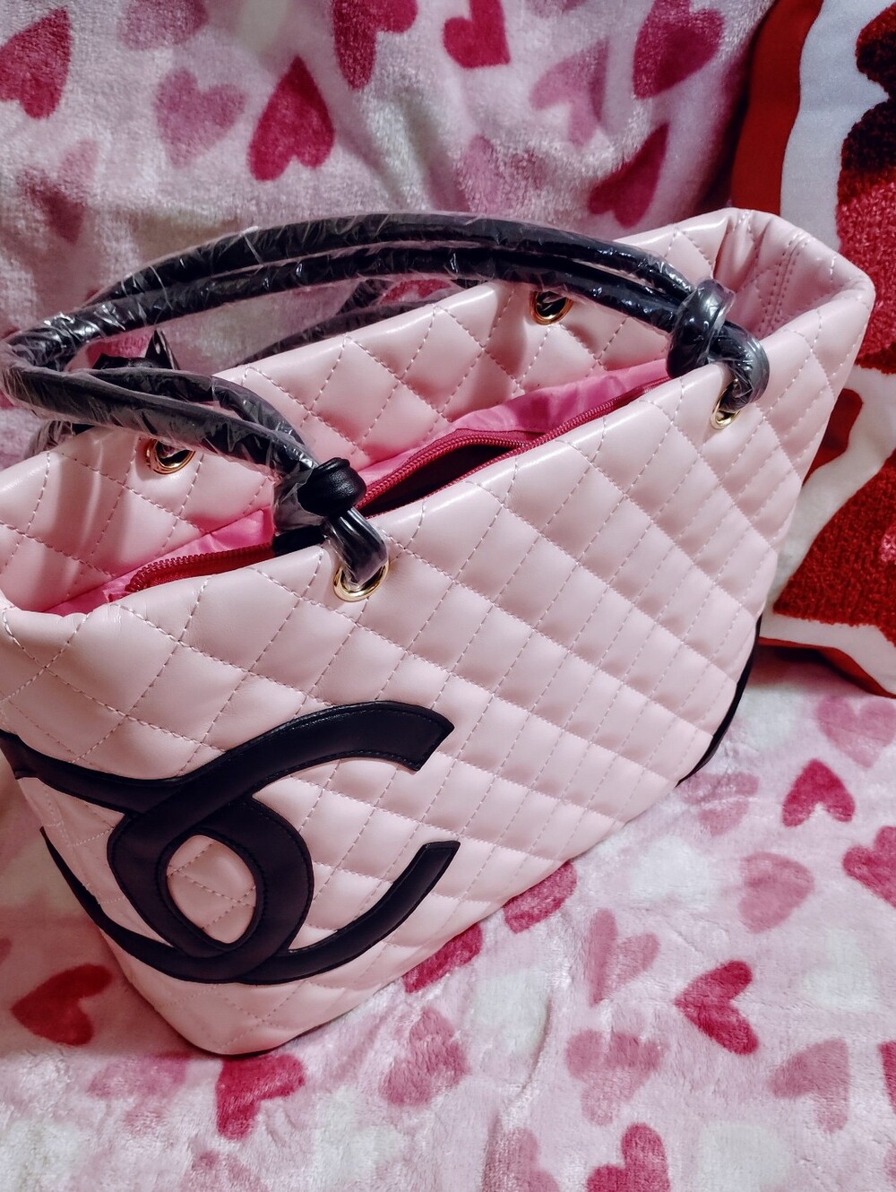 *🩷🖤Summer Pale Pink + Black Quilted Tote with Black Logo Accents*🩷🖤 - Picture 2 of 4
